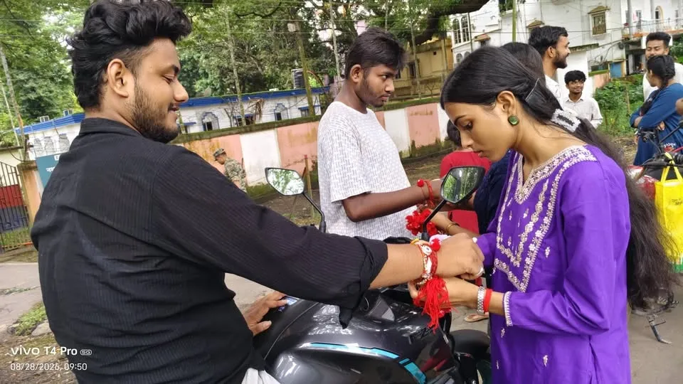 পেট্রাপোল সীমান্তে রাখি বাঁধা হচ্ছে